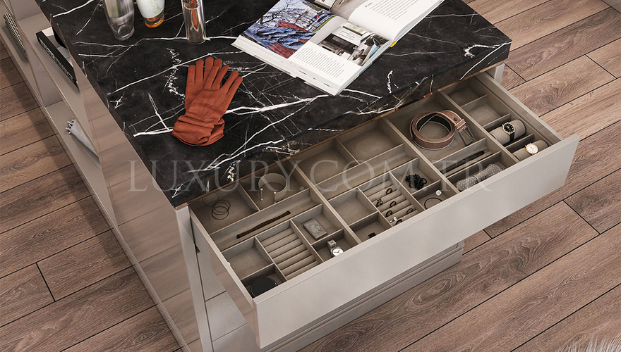 Gustora Dressing Room - 5