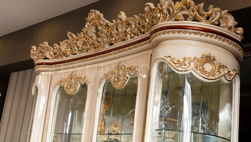 Labros Classic Dining Room - 7