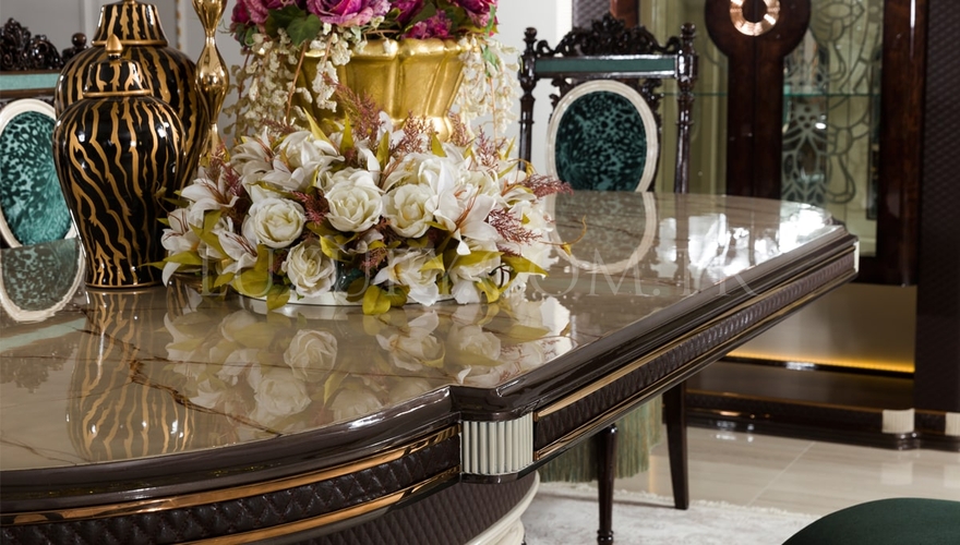 Pataya Classic Dining Room - 8