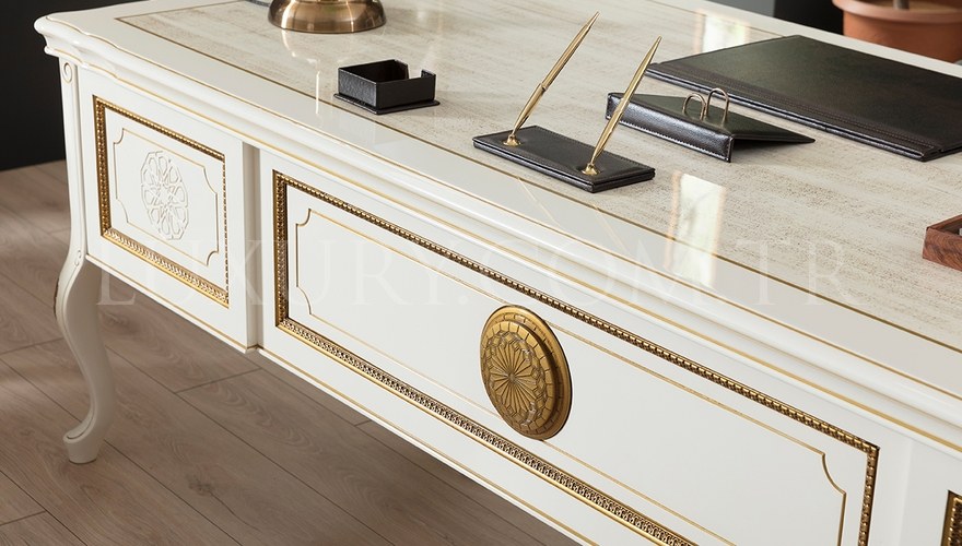 Rumah Classic Office Room - 5