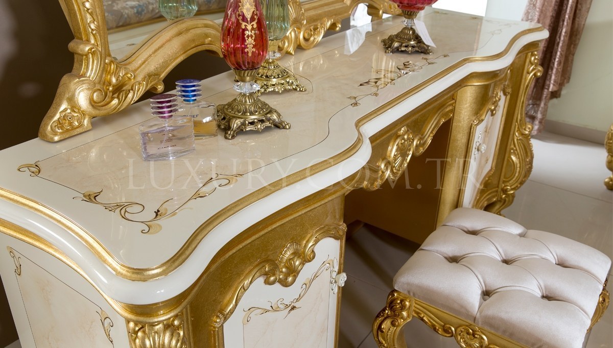 Tuğrahan Altın Varaklı Yatak Odası Luxury Mobilya Tuğrahan Altın Varaklı Yatak Odası Luxury Mobilya