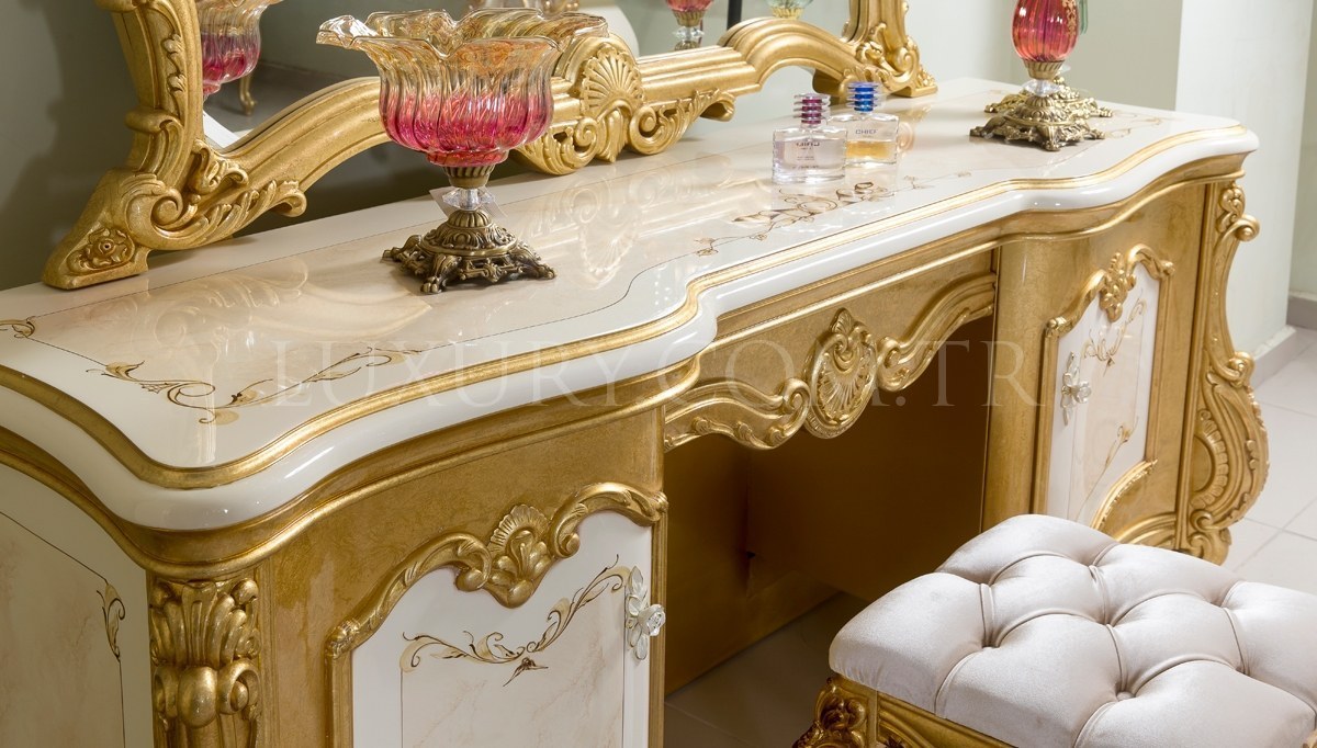 Tuğrahan Altın Varaklı Yatak Odası Luxury Mobilya Tuğrahan Altın Varaklı Yatak Odası Luxury Mobilya